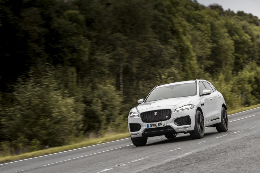  Jaguar F-Pace S 30d AWD 2016 года  (UK) (фото 18 из 30)